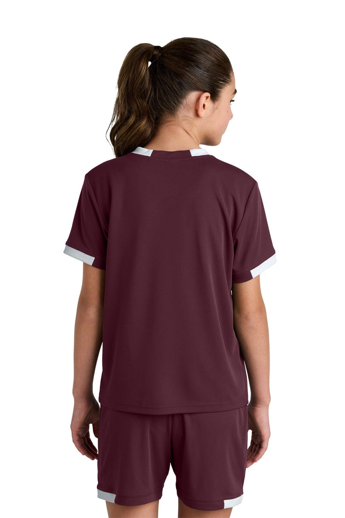 #color_maroon/ white